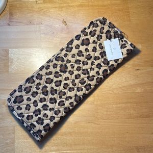 NWT- Vera Bradley flat iron/ curling iron cover, cheetah print